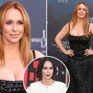 She’s Back and Bold: Jennifer Love Hewitt’s Stunning Red Carpet Return Ignites Fierce Debate